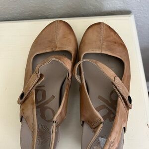 Tan sandals size 8